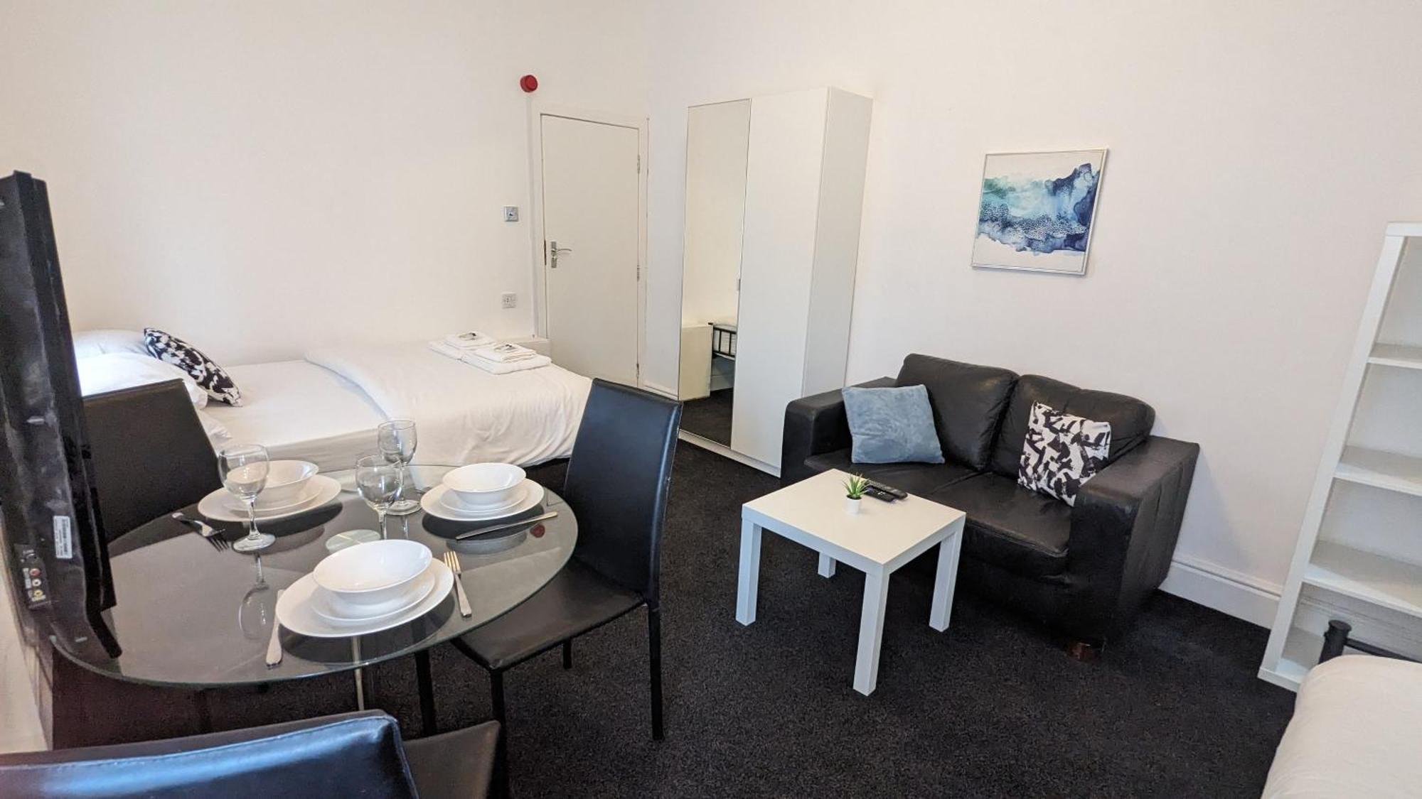 Barton Beachside Apartments - Free Parking, Modern Chic, Central Beach Location, Some Sea Views - Families Couples Or Over 23 Years Blackpool Extérieur photo