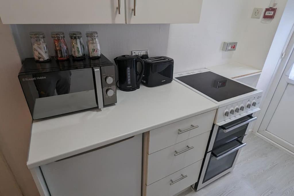 Barton Beachside Apartments - Free Parking, Modern Chic, Central Beach Location, Some Sea Views - Families Couples Or Over 23 Years Blackpool Extérieur photo