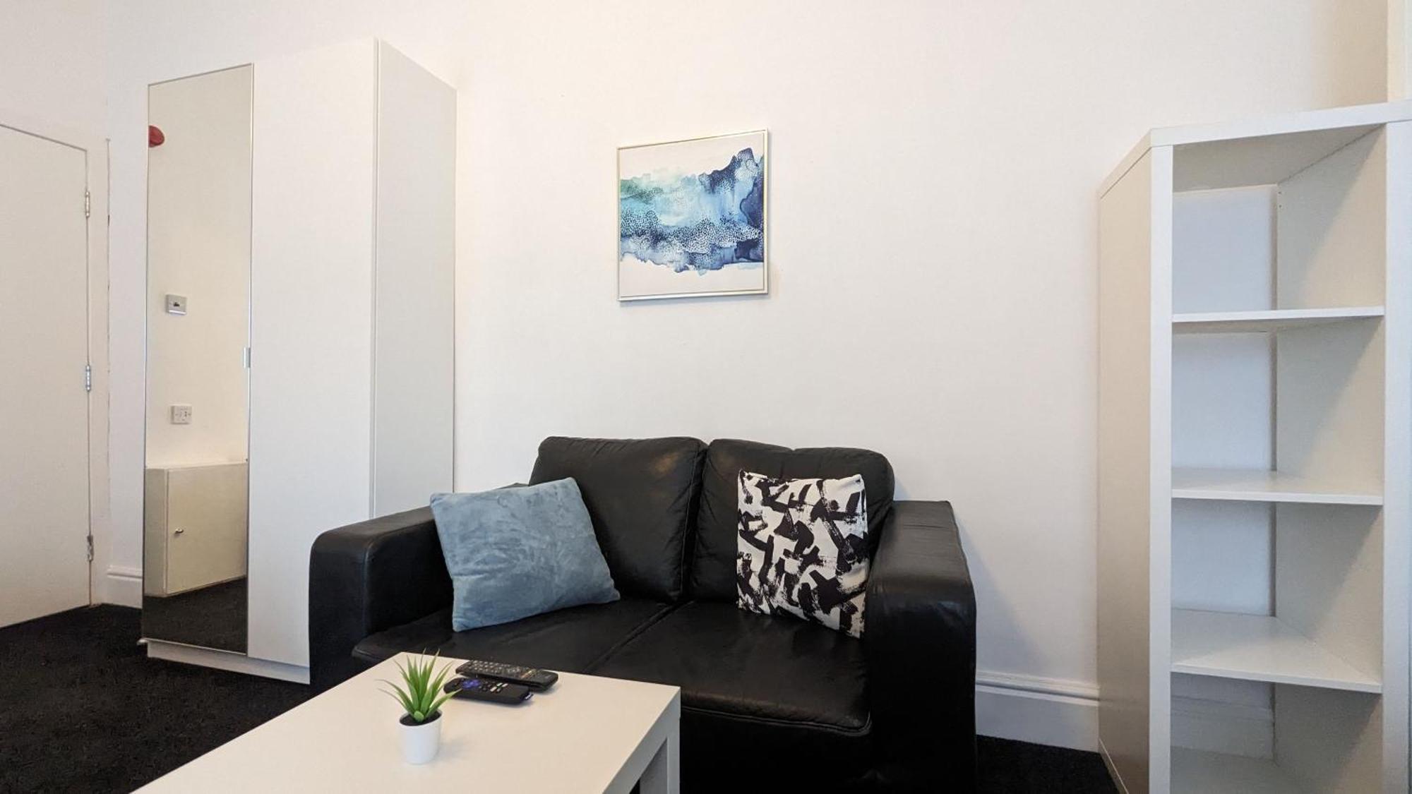 Barton Beachside Apartments - Free Parking, Modern Chic, Central Beach Location, Some Sea Views - Families Couples Or Over 23 Years Blackpool Extérieur photo